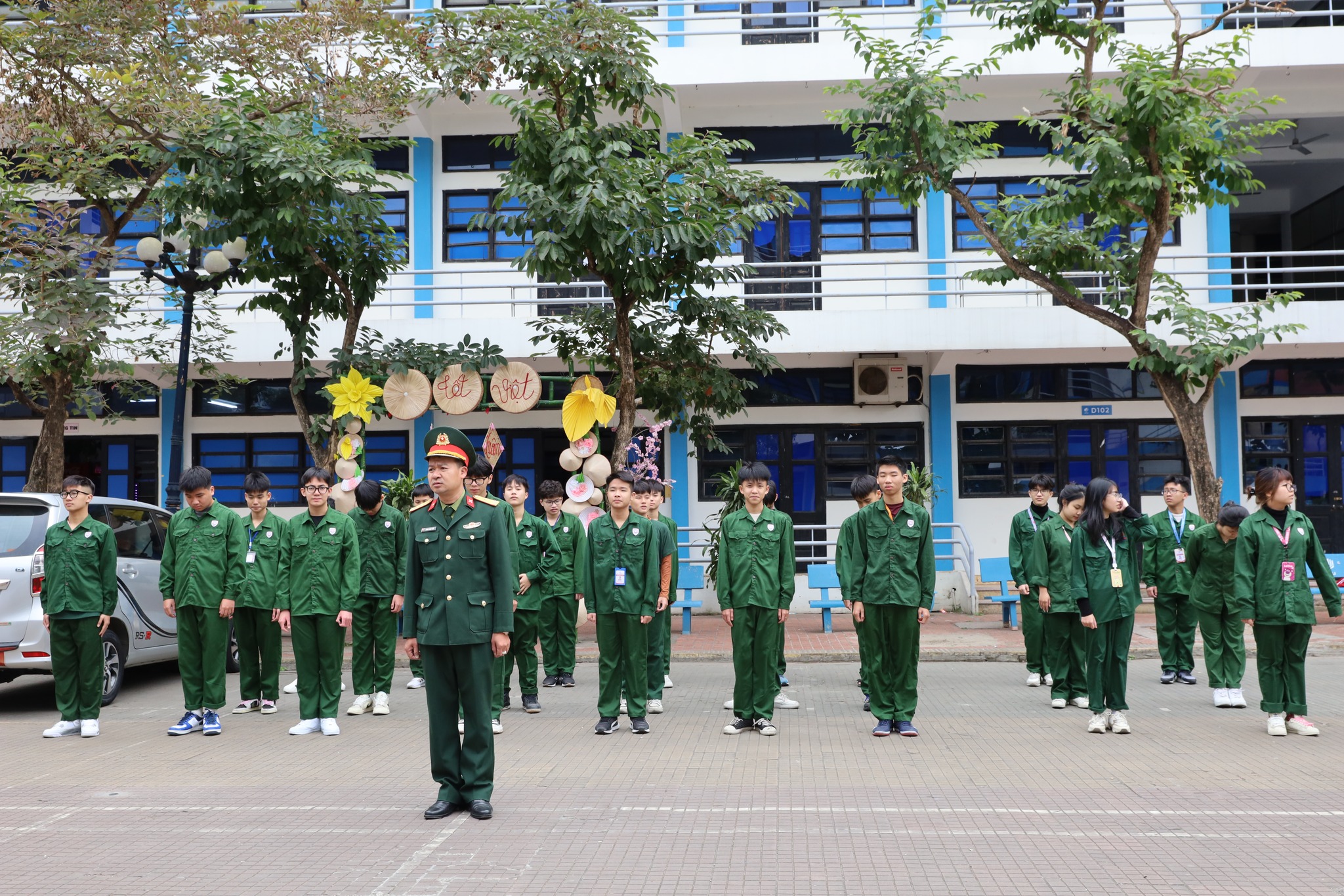 Học sinh trường THPT Hữu Nghị Quốc tế tham gia học ANQP